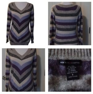 💙🌺New York & Company Purple and Gray V-Neck Sweater